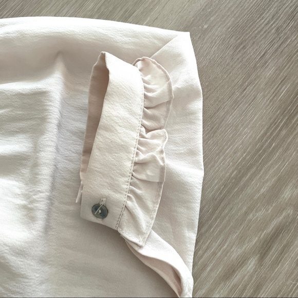 Anthropologie No Less Than poet sleeves ruffled cream top / blouse - Picture 15 of 15